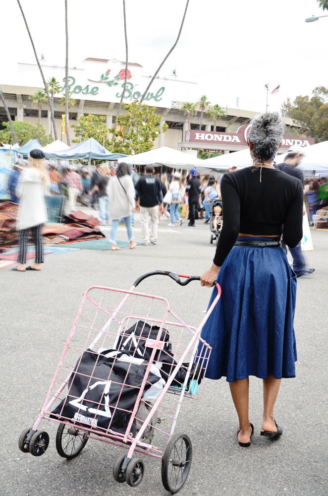 Bring your own shopping cart to Rose Bowl Flea market