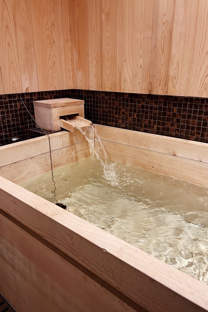 Saka Hotel Hinoki Wood Bath